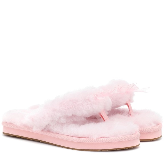 uggs fuzzy flip flops